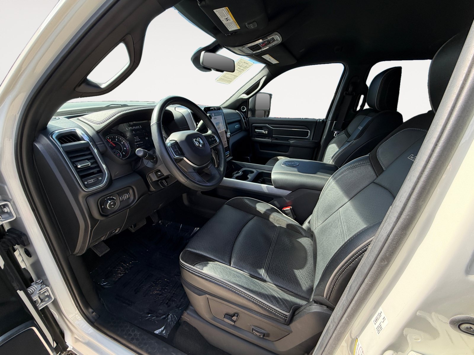 Used 2023 RAM 2500 Laramie AWD/4WD image 16