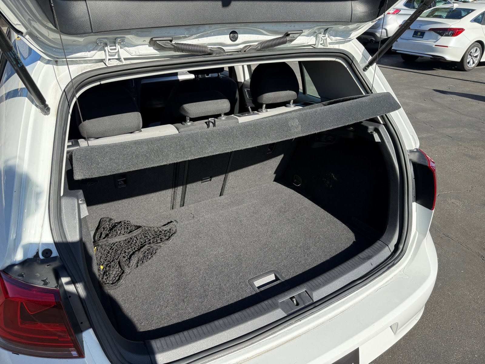 Used 2016 Volkswagen e-Golf SE w/ DC Fast Charging Package image 18