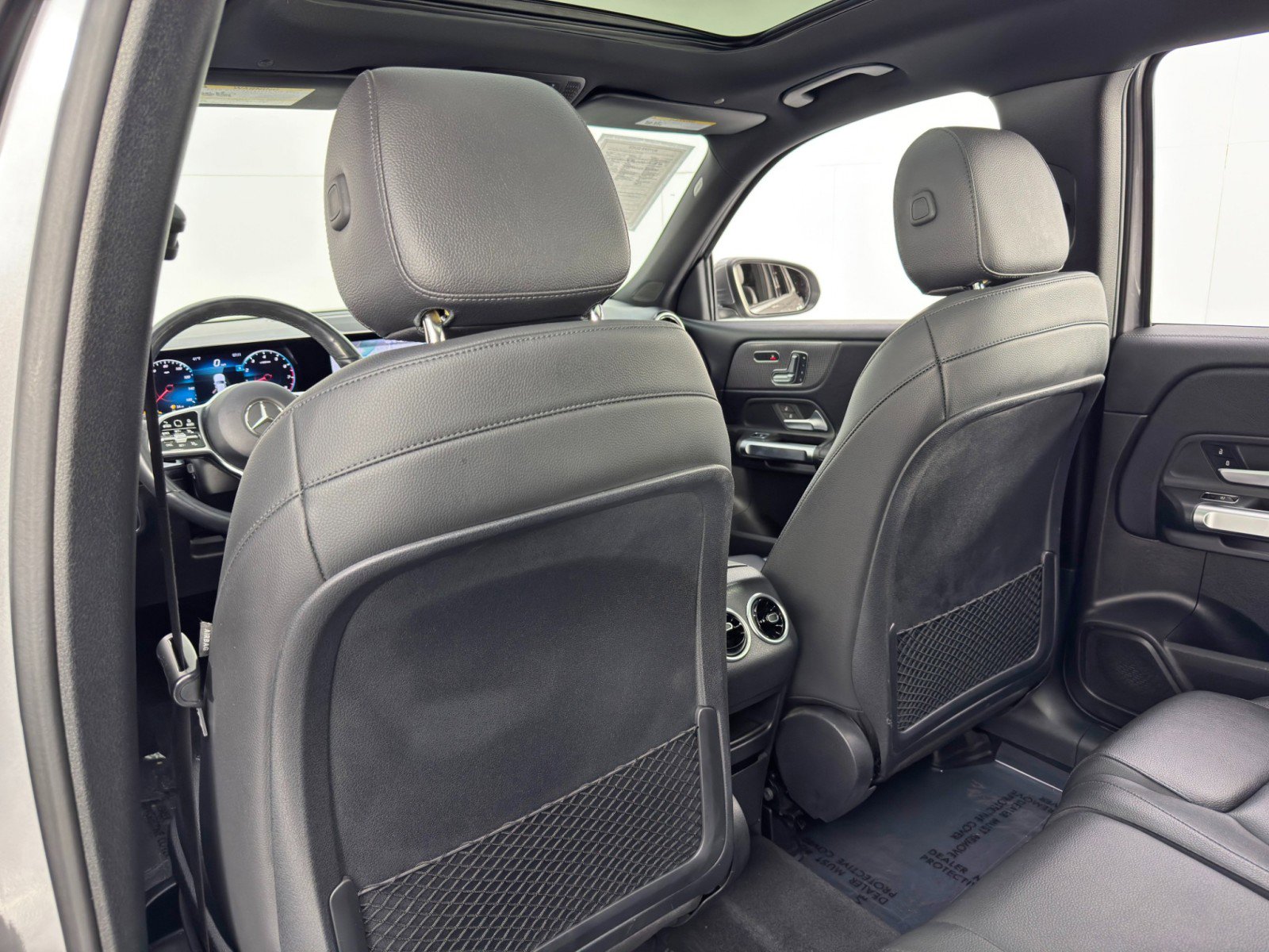 Used 2020 Mercedes-Benz GLB 250 4MATIC w/ Premium Package image 38