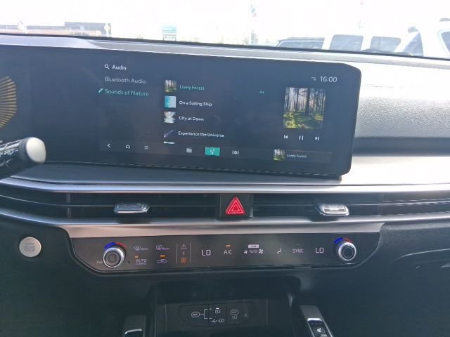 Used 2024 Kia Sorento S image 24