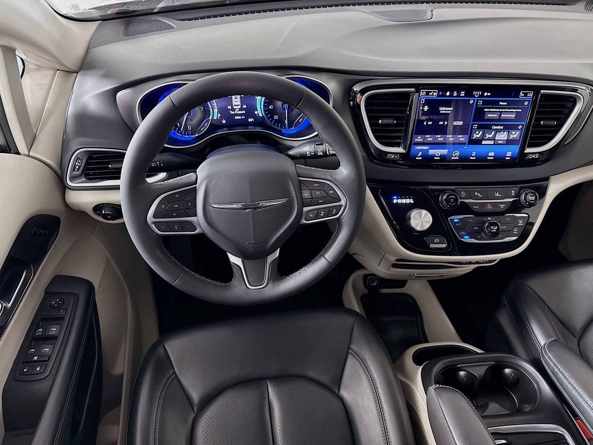Used 2023 Chrysler Pacifica Touring-L FWD image 26