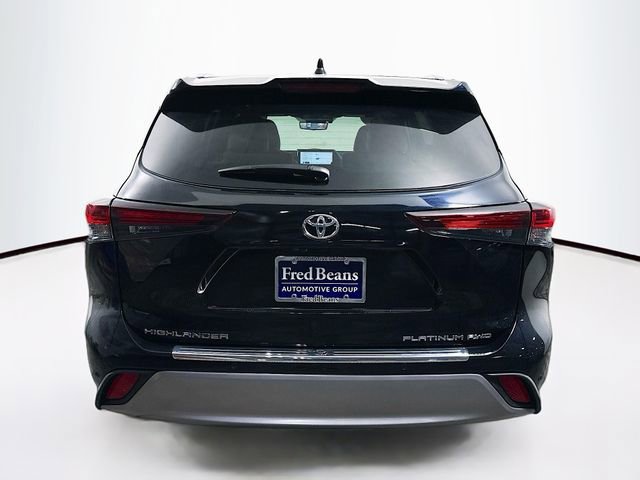 Used 2025 Toyota Highlander Platinum image 8