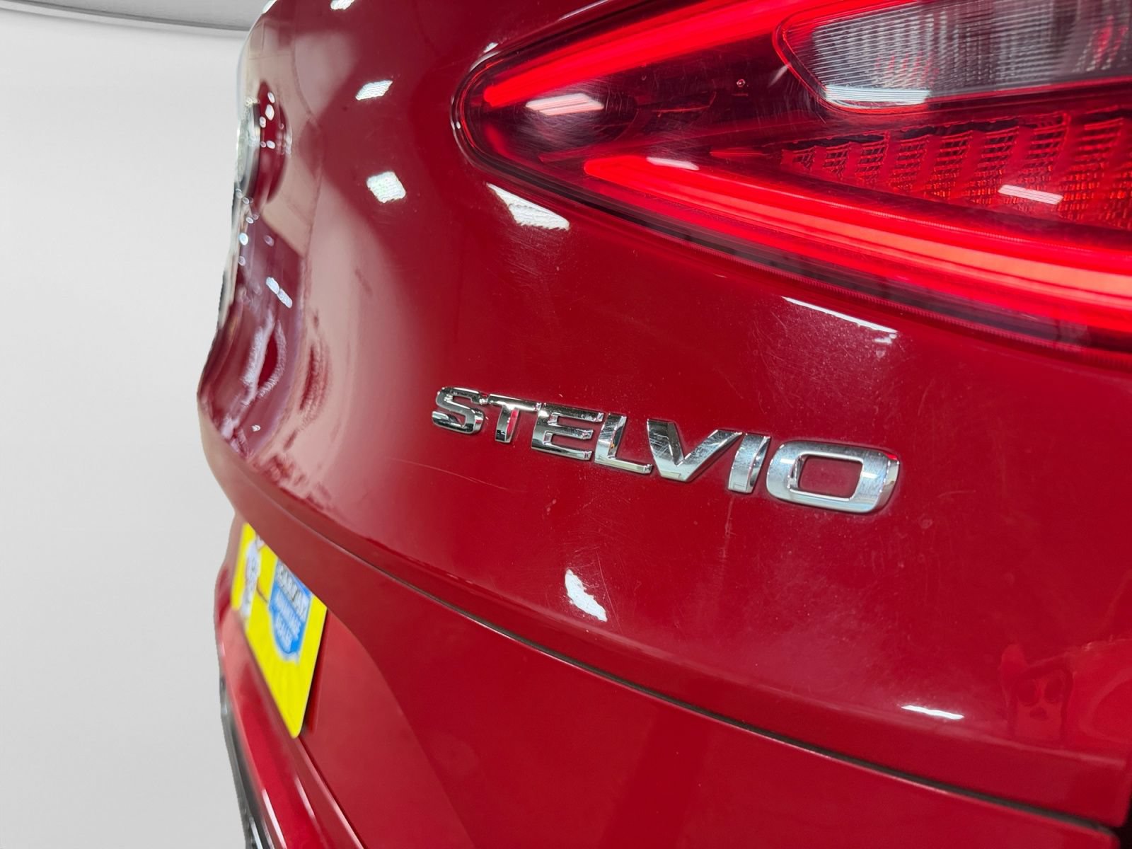 Used 2022 Alfa Romeo Stelvio Veloce AWD/4WD image 12
