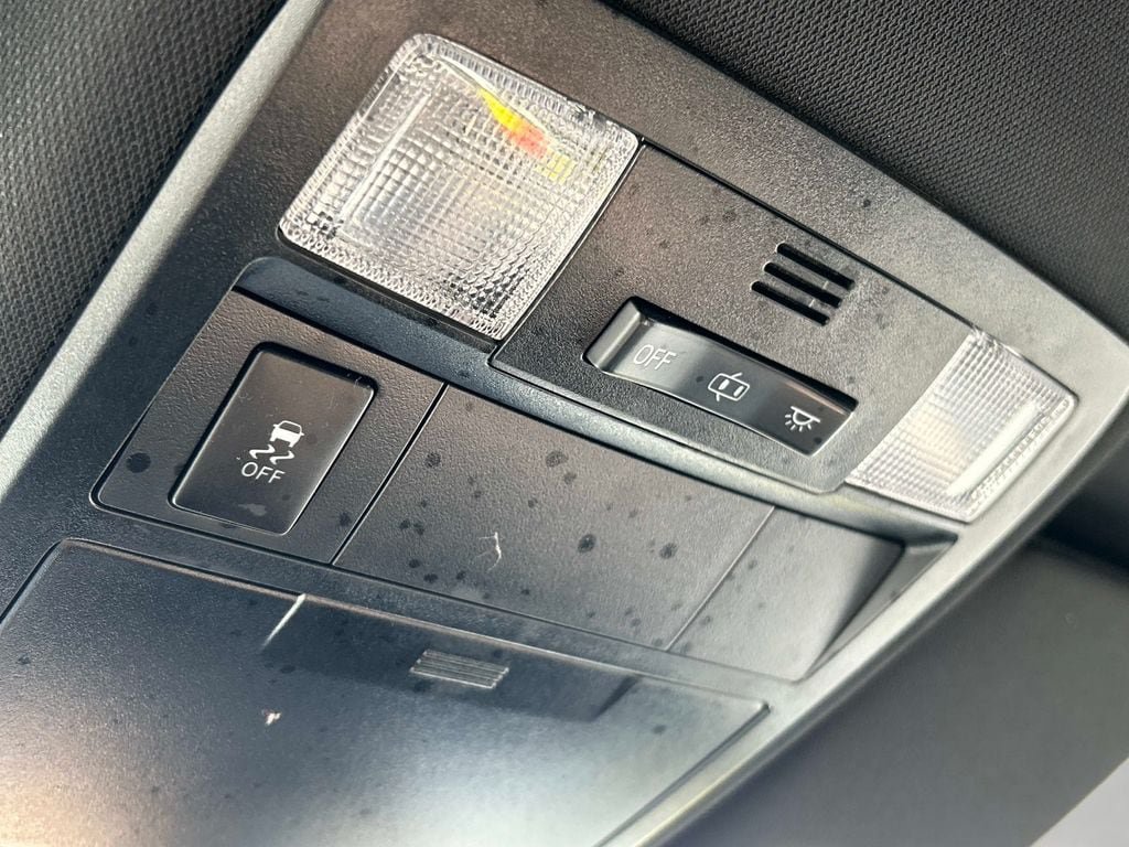 Used 2018 Toyota Tacoma TRD Sport AWD/4WD image 34