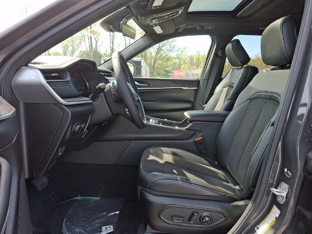 New 2026 Jeep Grand Cherokee Altitude AWD/4WD image 9