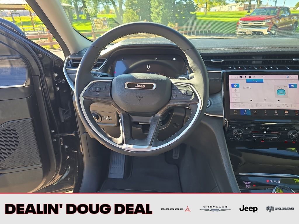 Used 2023 Jeep Grand Cherokee Limited image 14