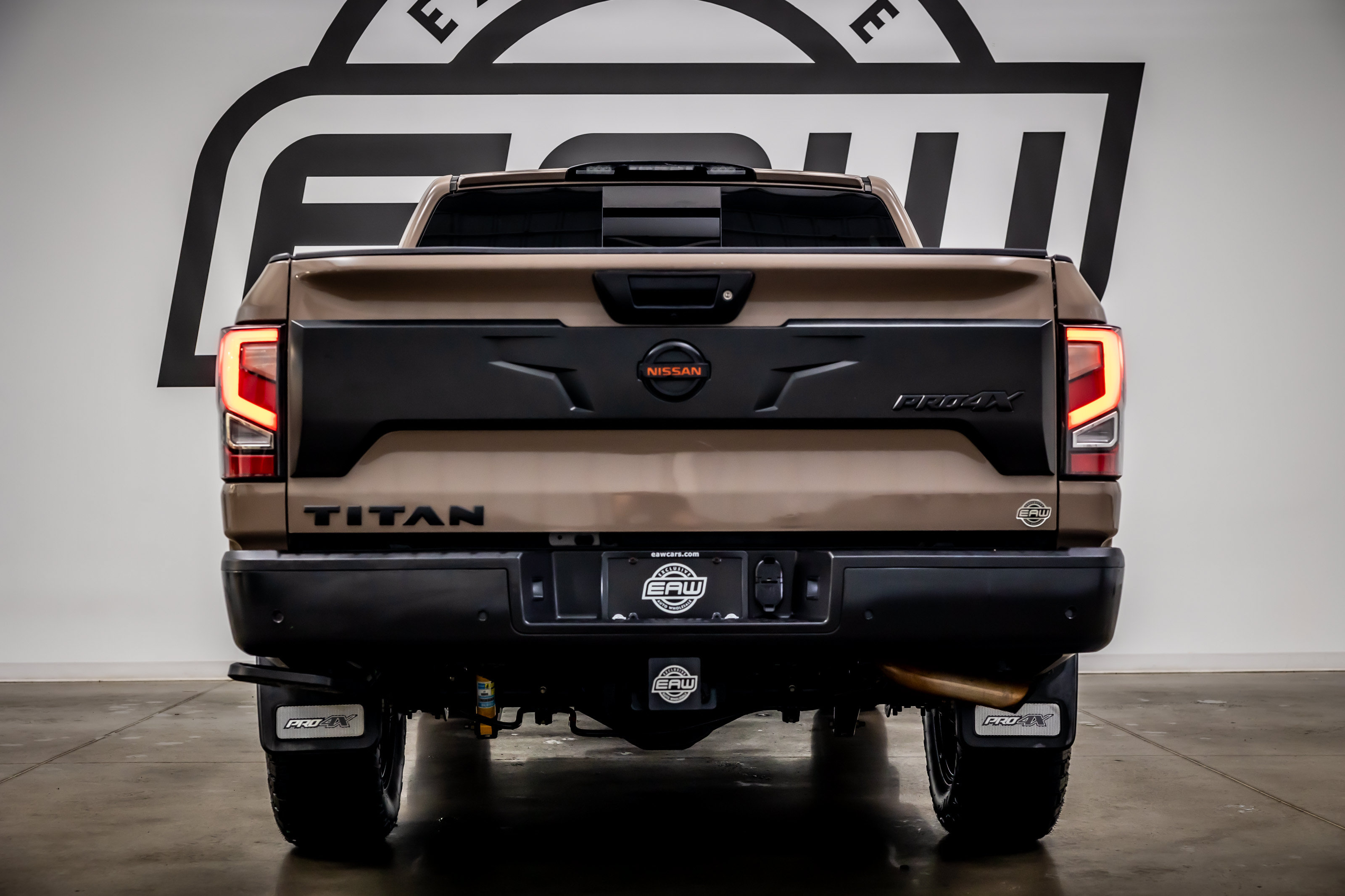 Used 2020 Nissan Titan PRO-4X w/ Pro-4x Convenience Package AWD/4WD image 11