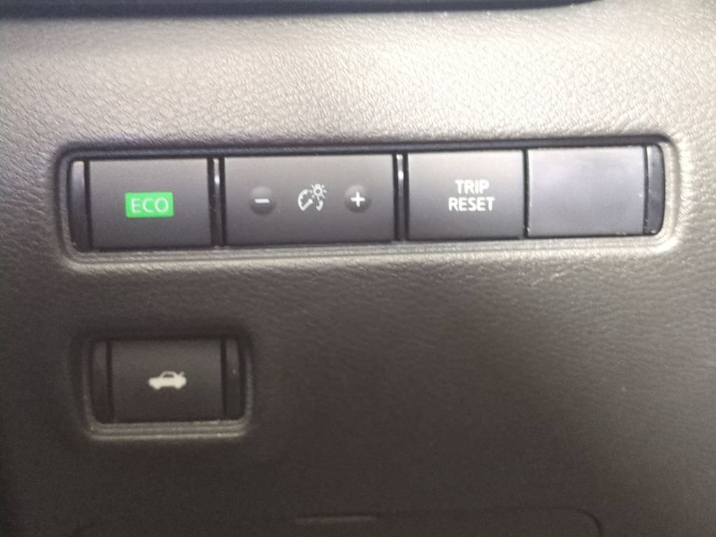Used 2025 Nissan Sentra SV FWD image 25