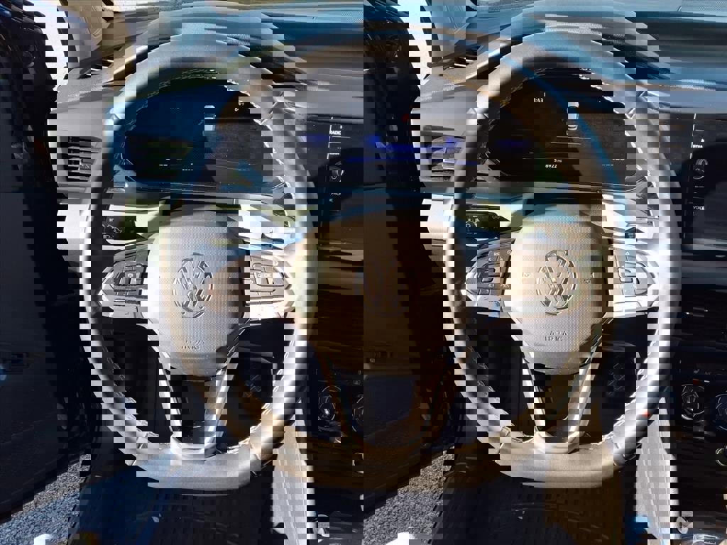 Used 2023 Volkswagen Taos SE image 9