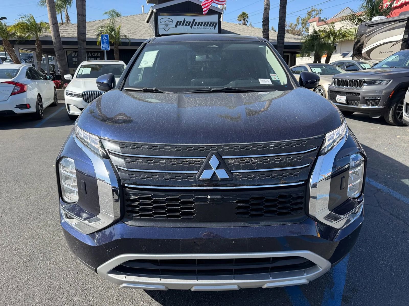 Used 2023 Mitsubishi Outlander SE image 2