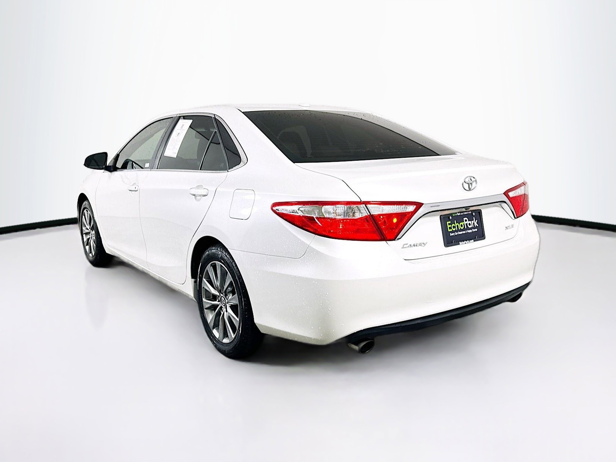 Used 2017 Toyota Camry XLE FWD image 5