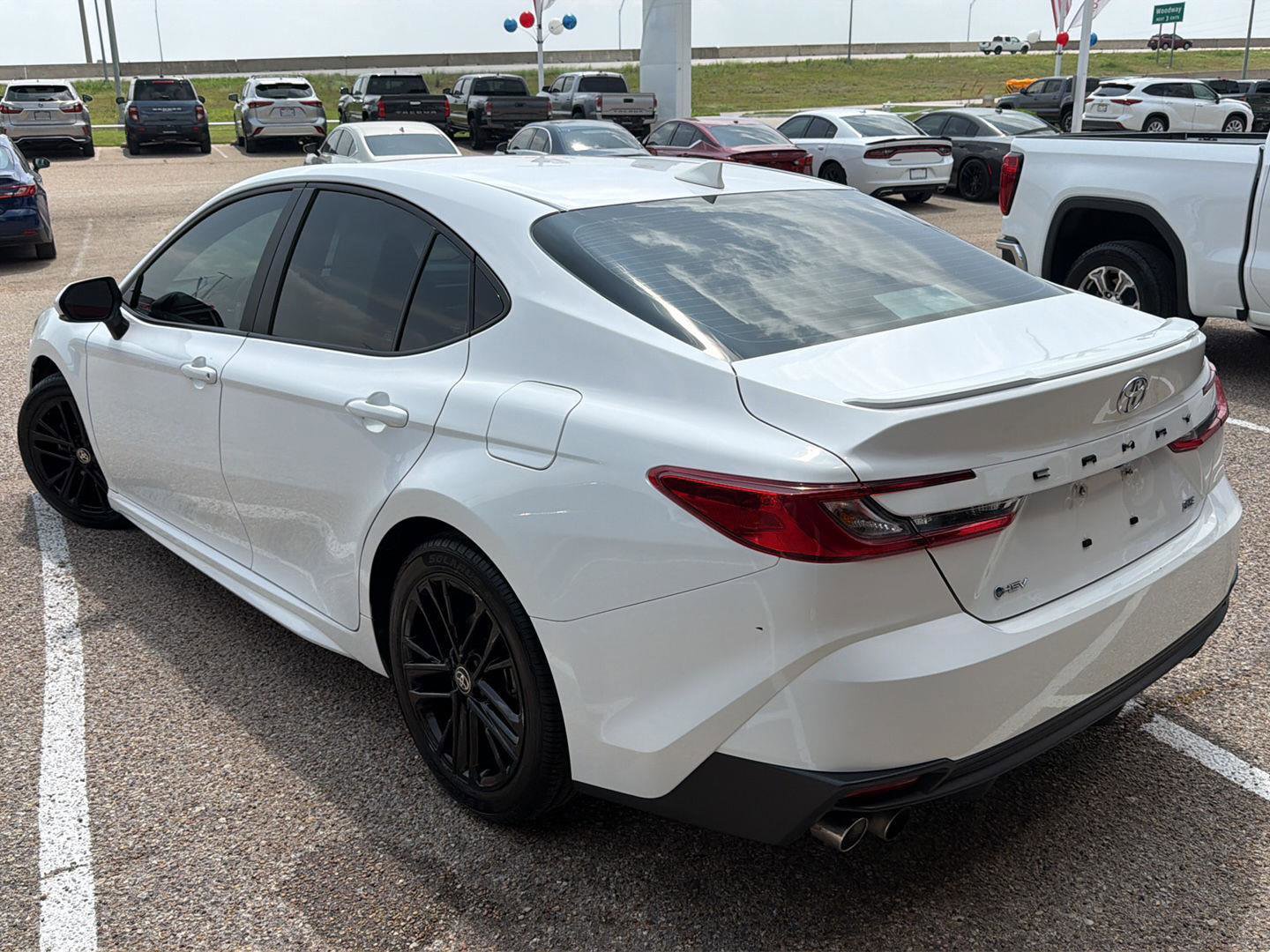 Used 2025 Toyota Camry SE FWD image 5
