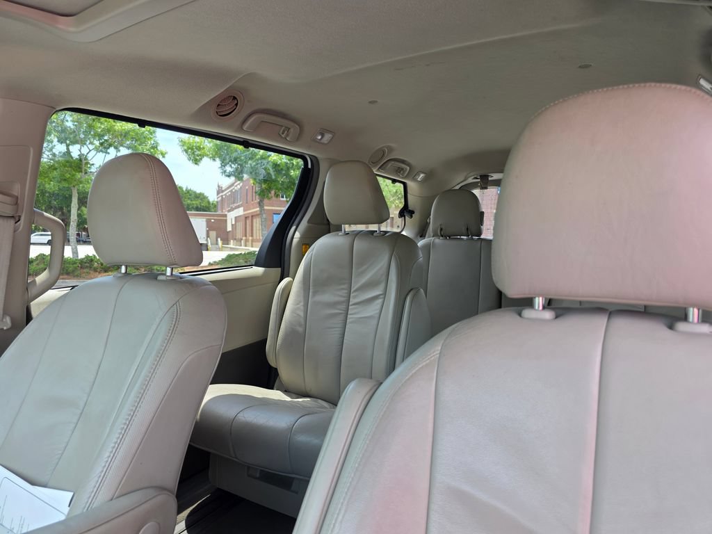 Used 2011 Toyota Sienna XLE FWD image 13