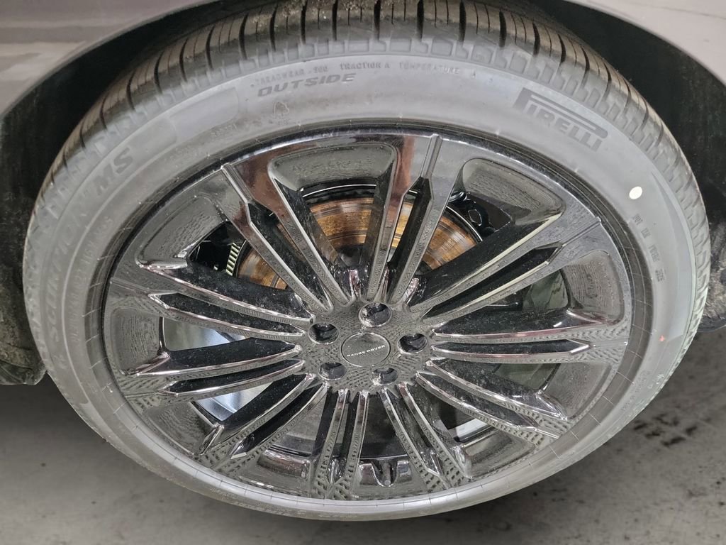 New 2026 Land Rover Range Rover SE image 10