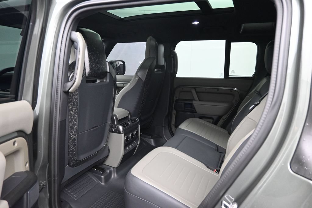 Used 2025 Land Rover Defender 110 AWD/4WD image 26