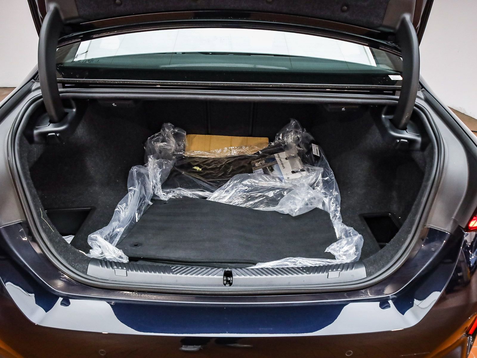 Used 2026 BMW 530i w/ M Sport Package image 26