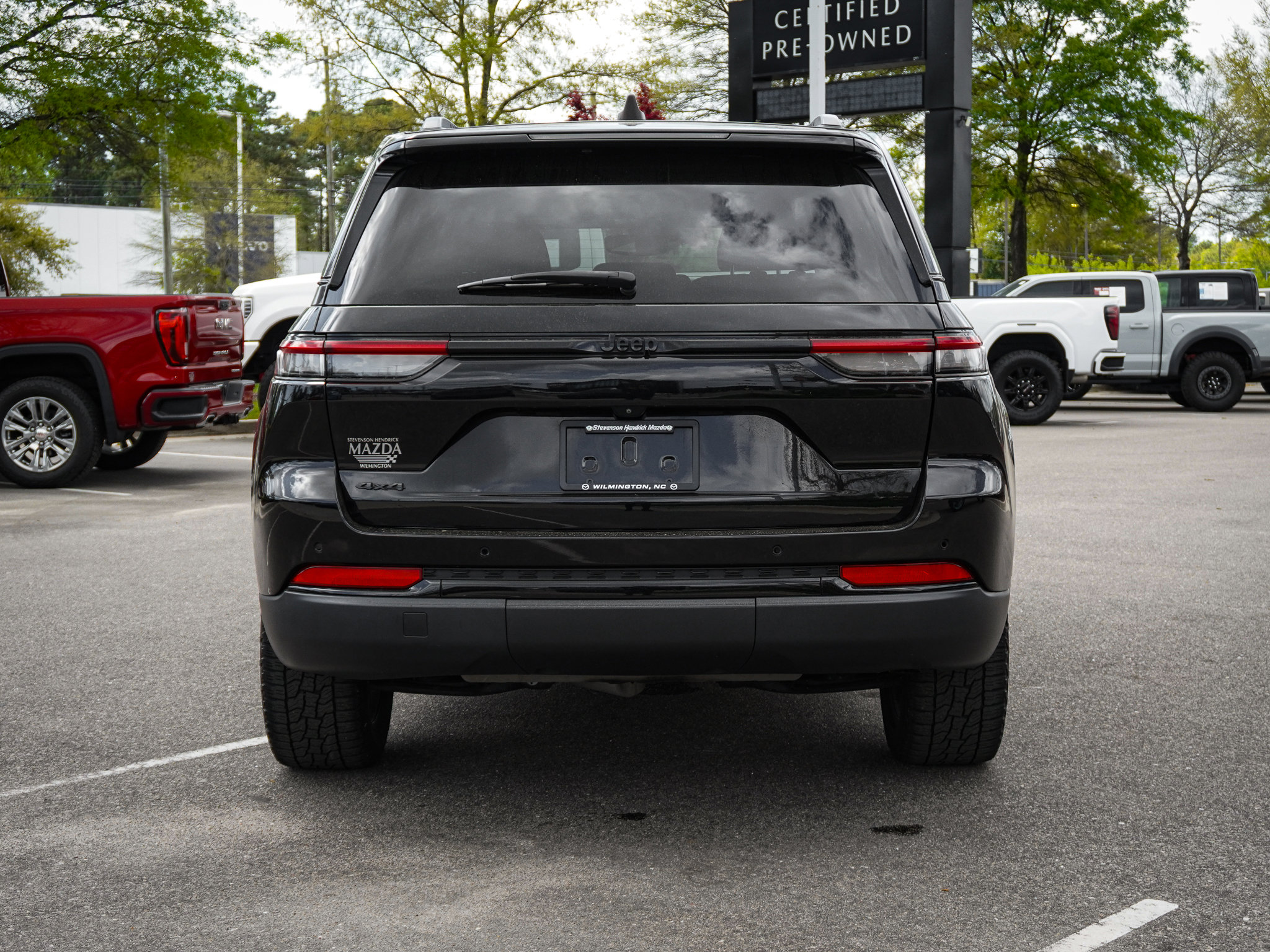 Used 2023 Jeep Grand Cherokee Altitude image 9