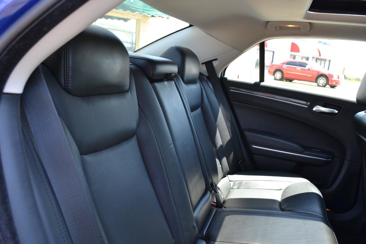 Used 2018 Chrysler 300 Touring L AWD/4WD image 41