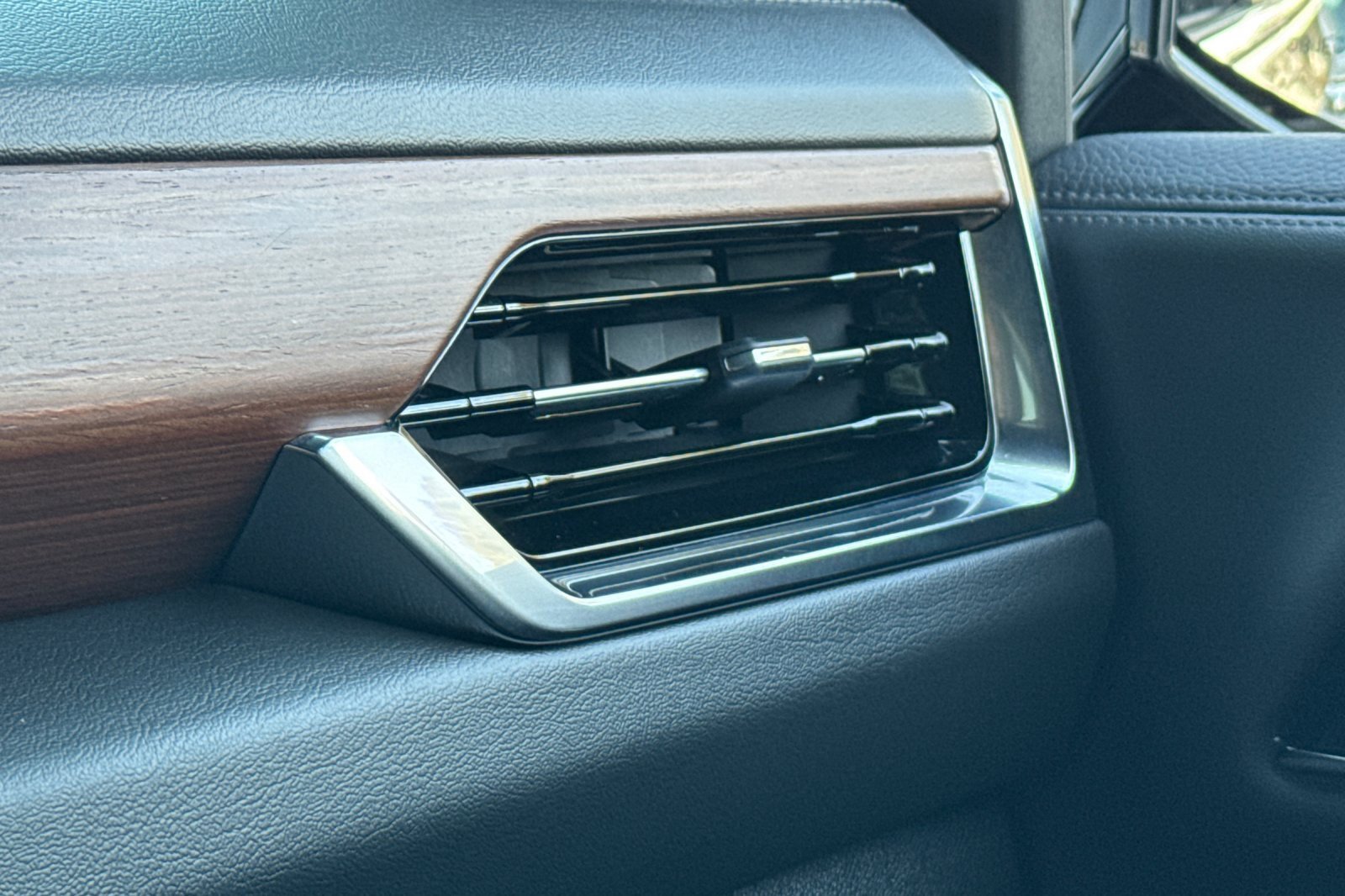 Used 2025 GMC Yukon Denali image 29