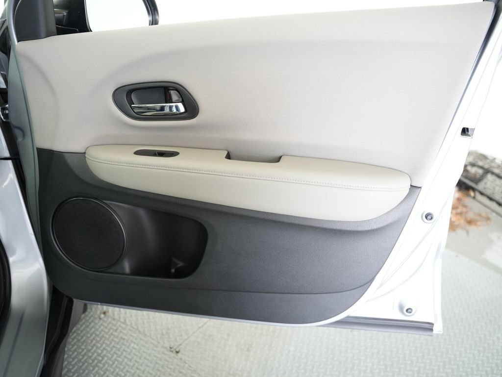 Used 2018 Honda HR-V LX image 42