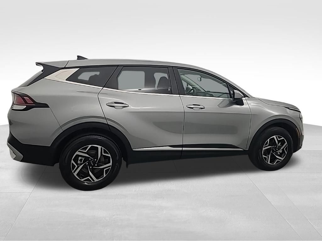 Used 2025 Kia Sportage LX image 2