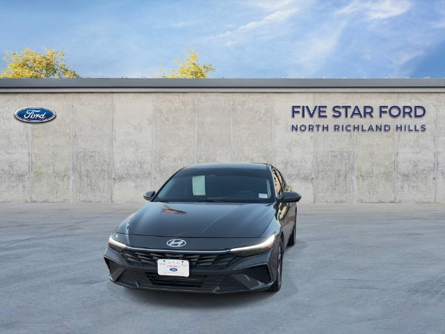 Used 2024 Hyundai Elantra SEL FWD image 3