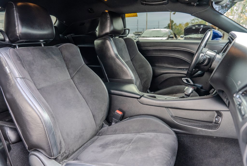 Used 2022 Dodge Challenger R/T w/ Plus Package image 32