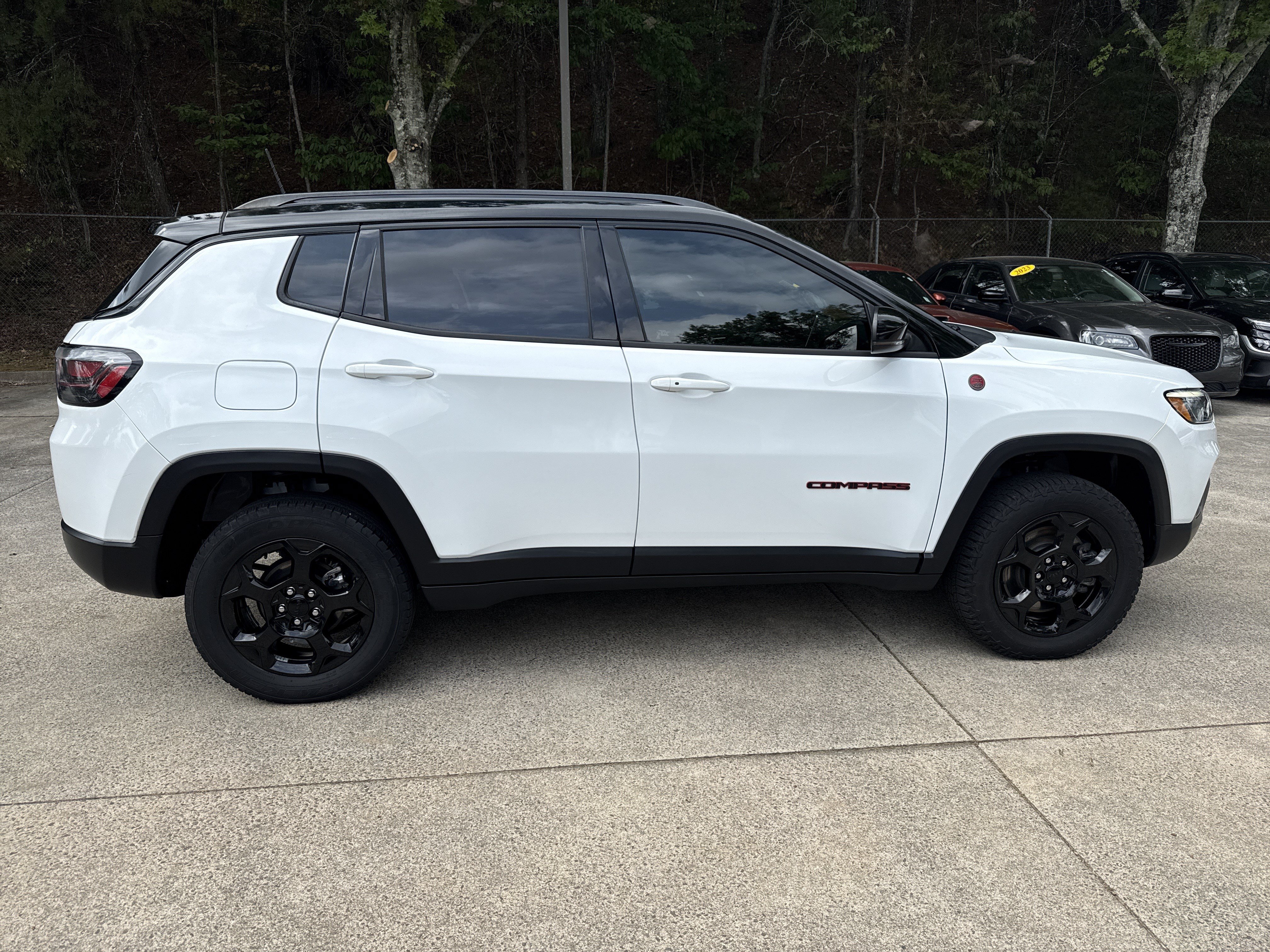 Used 2023 Jeep Compass Trailhawk w/ Trailhawk Elite Group AWD/4WD image 8