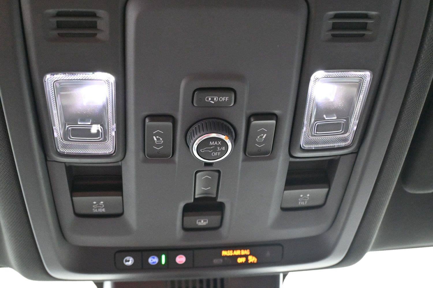 Used 2025 Chevrolet Suburban High Country AWD/4WD image 31