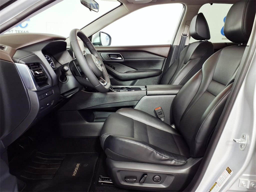 Used 2021 Nissan Rogue SV w/ Premium Package image 7