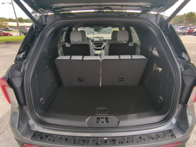 New 2027 Ford Explorer Platinum w/ 3.0L Ultimate Package RWD image 14