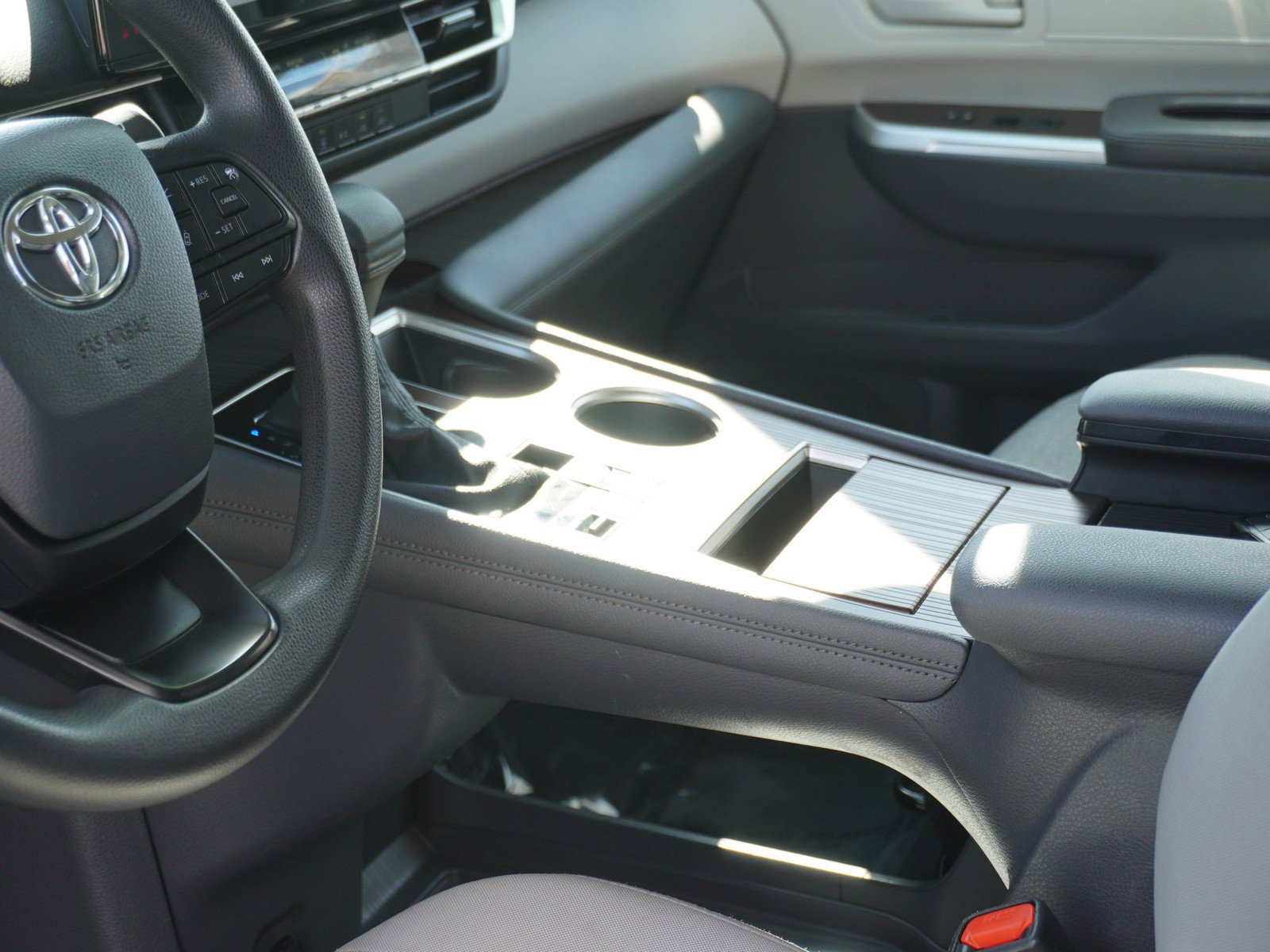 Used 2024 Toyota Sienna LE image 22