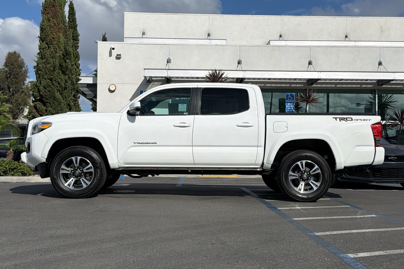 Used 2016 Toyota Tacoma TRD Sport w/ Premium & Technology Package RWD image 7