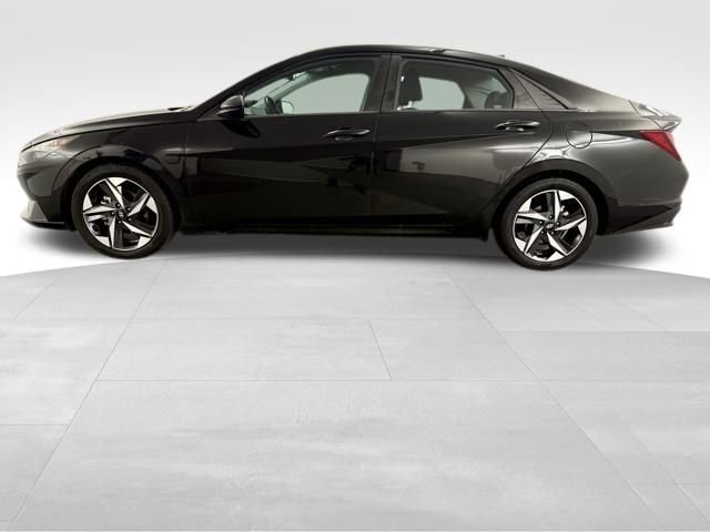 Used 2023 Hyundai Elantra SEL w/ Convenience Package image 5