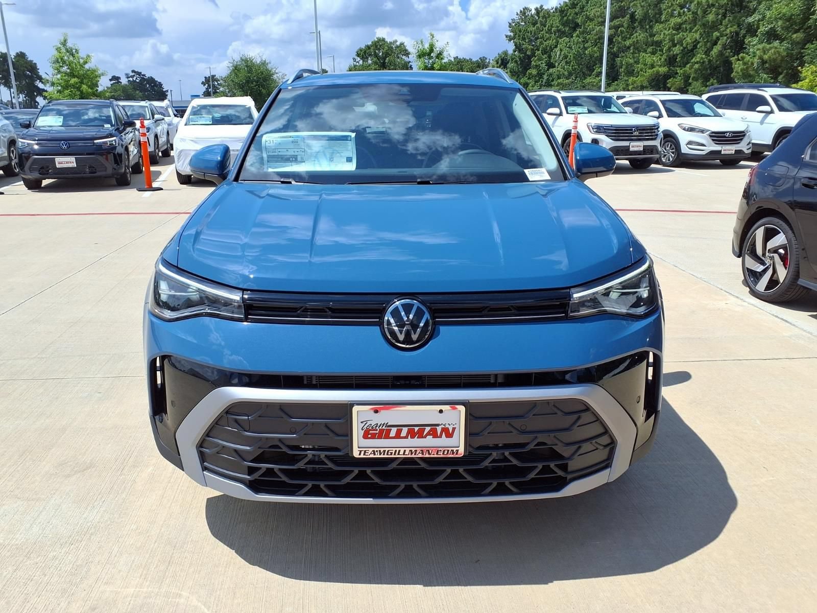 New 2026 Volkswagen Taos SE FWD image 2