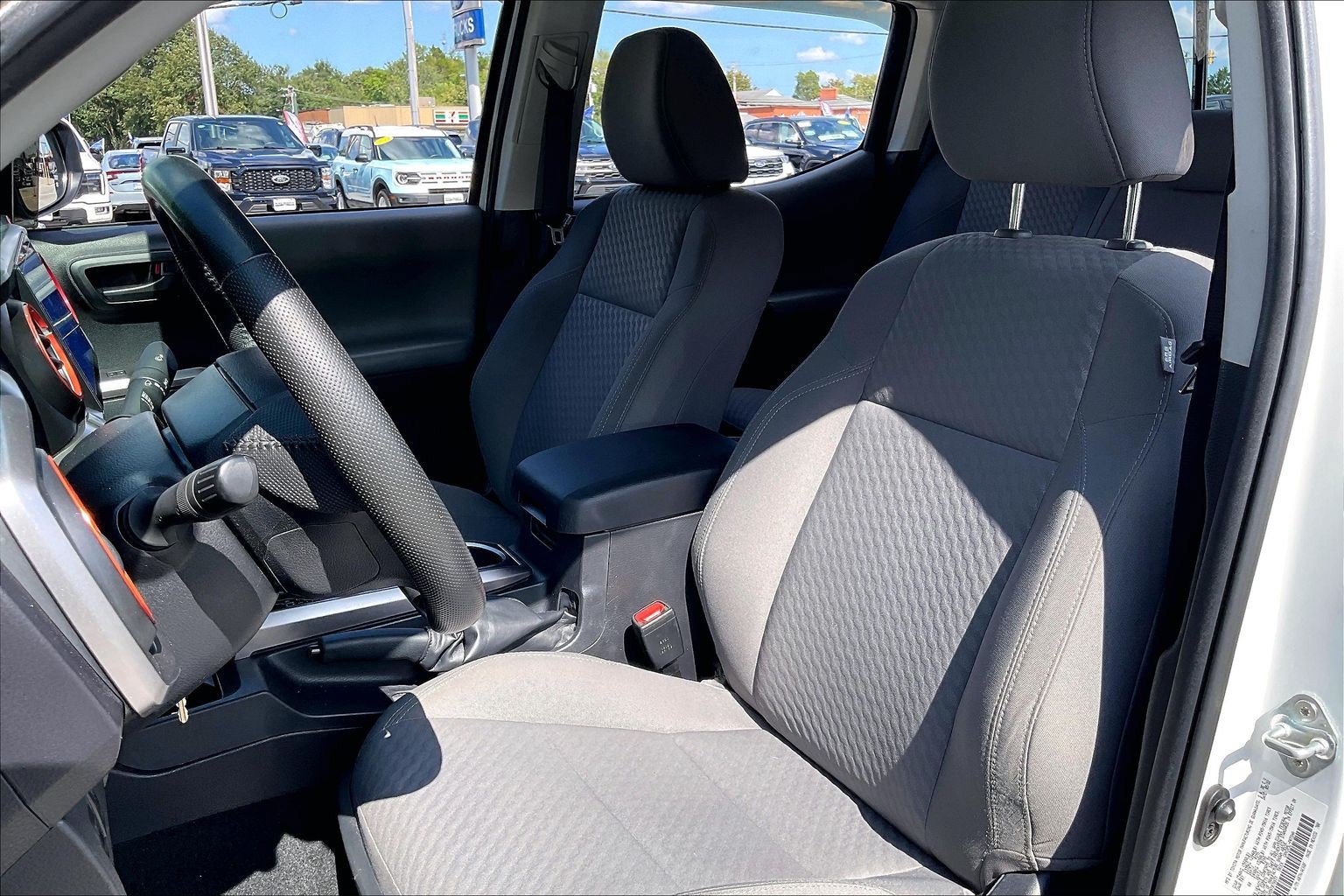 Used 2022 Toyota Tacoma SR5 AWD/4WD image 24