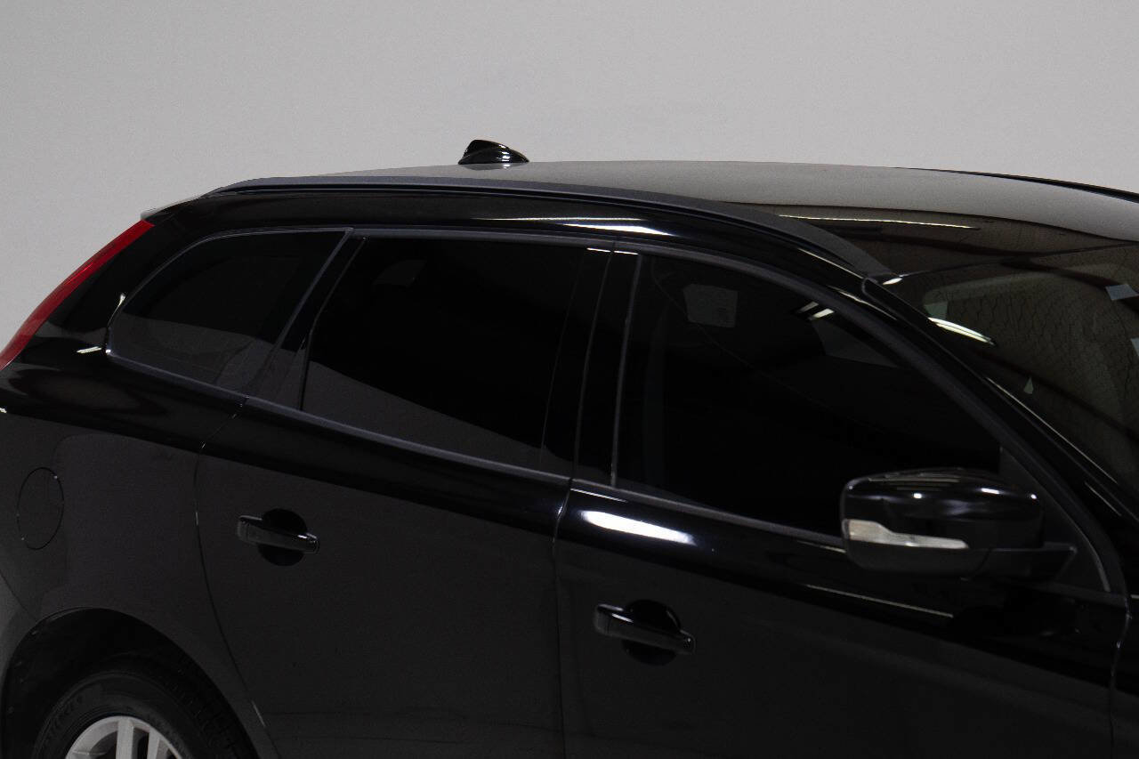 Used 2017 Volvo XC60 T5 w/ Tailgate Package FWD image 11