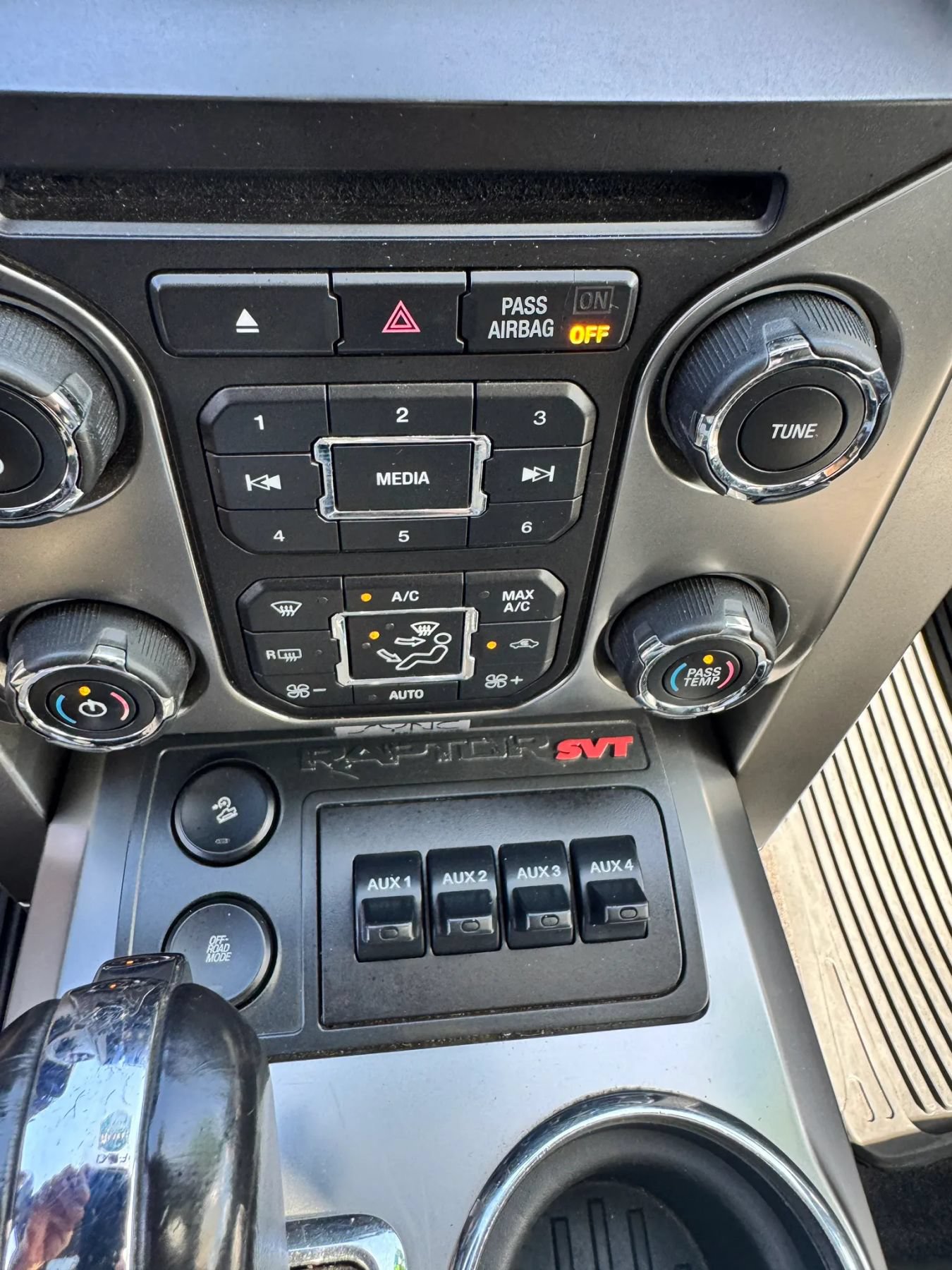 Used 2014 Ford F150 Raptor w/ Equipment Group 801A Luxury AWD/4WD image 16