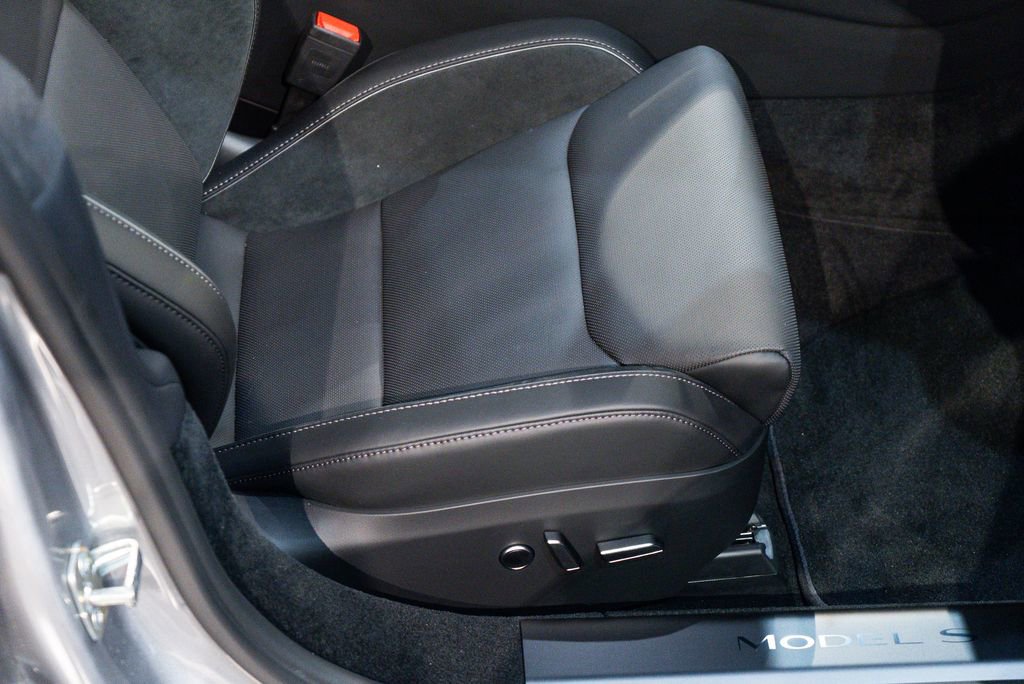 Used 2026 Tesla Model S Plaid AWD/4WD image 44