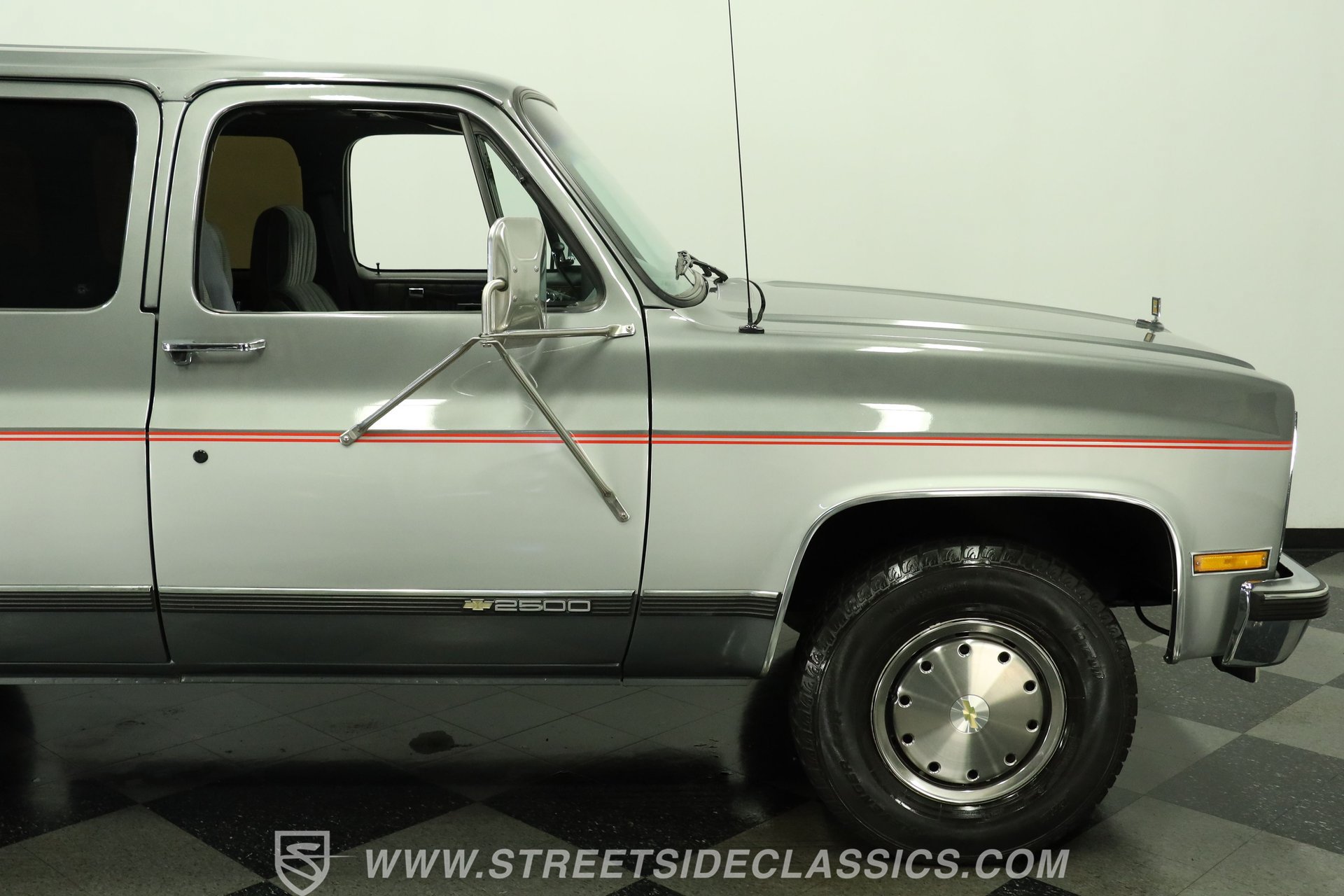 Used 1990 Chevrolet Suburban 2500 RWD image 29