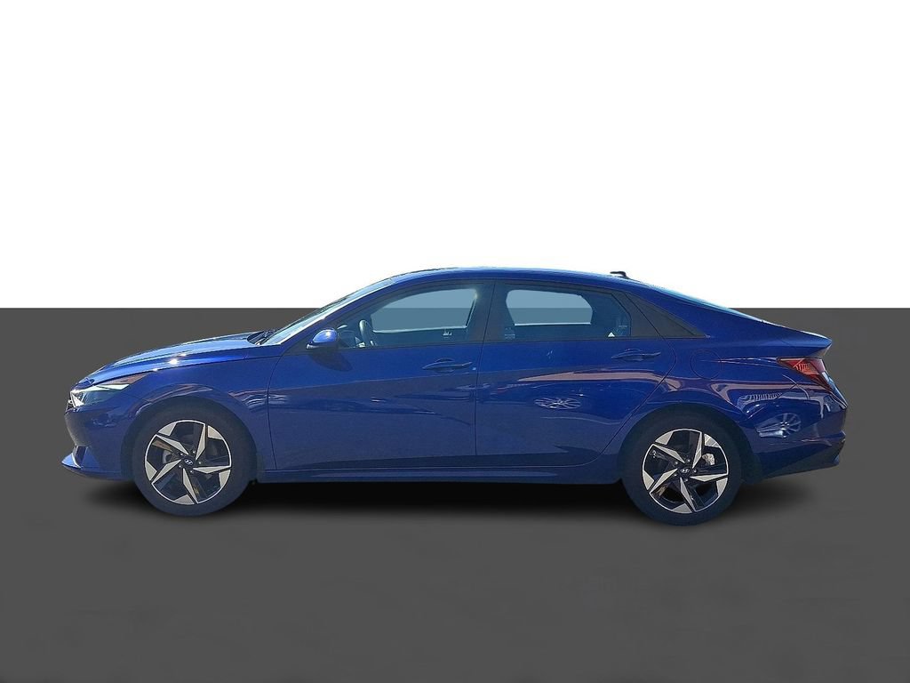 Used 2023 Hyundai Elantra SEL w/ Convenience Package FWD image 4