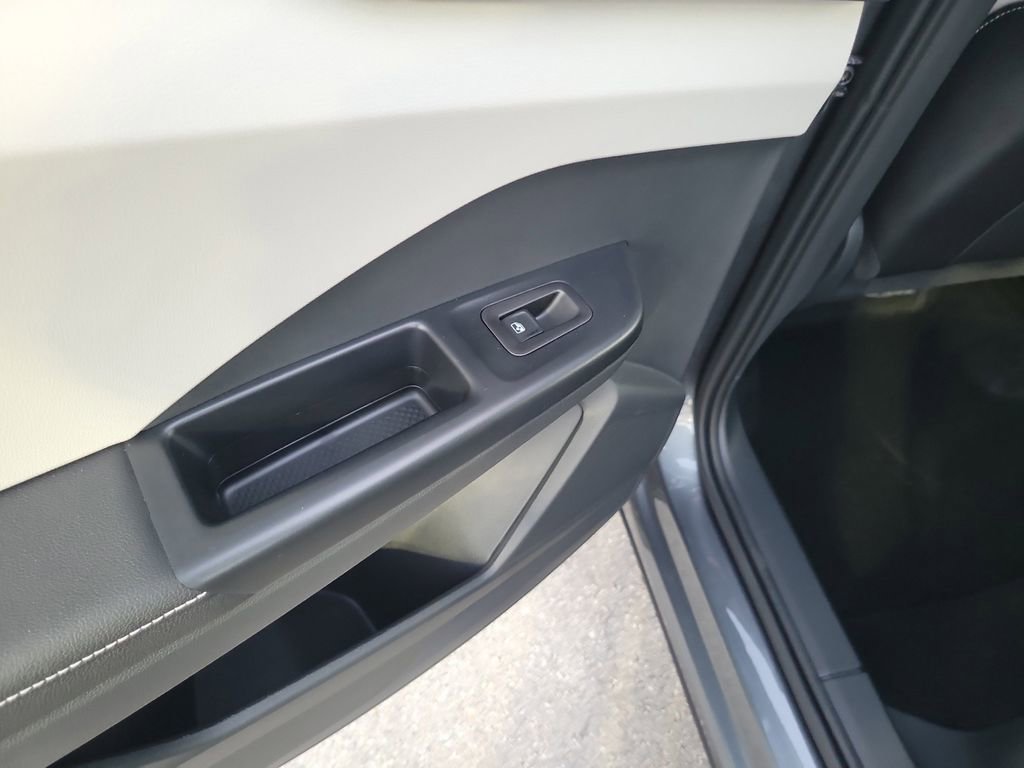 Used 2025 Volkswagen Taos SE w/ Panoramic Sunroof Package image 12