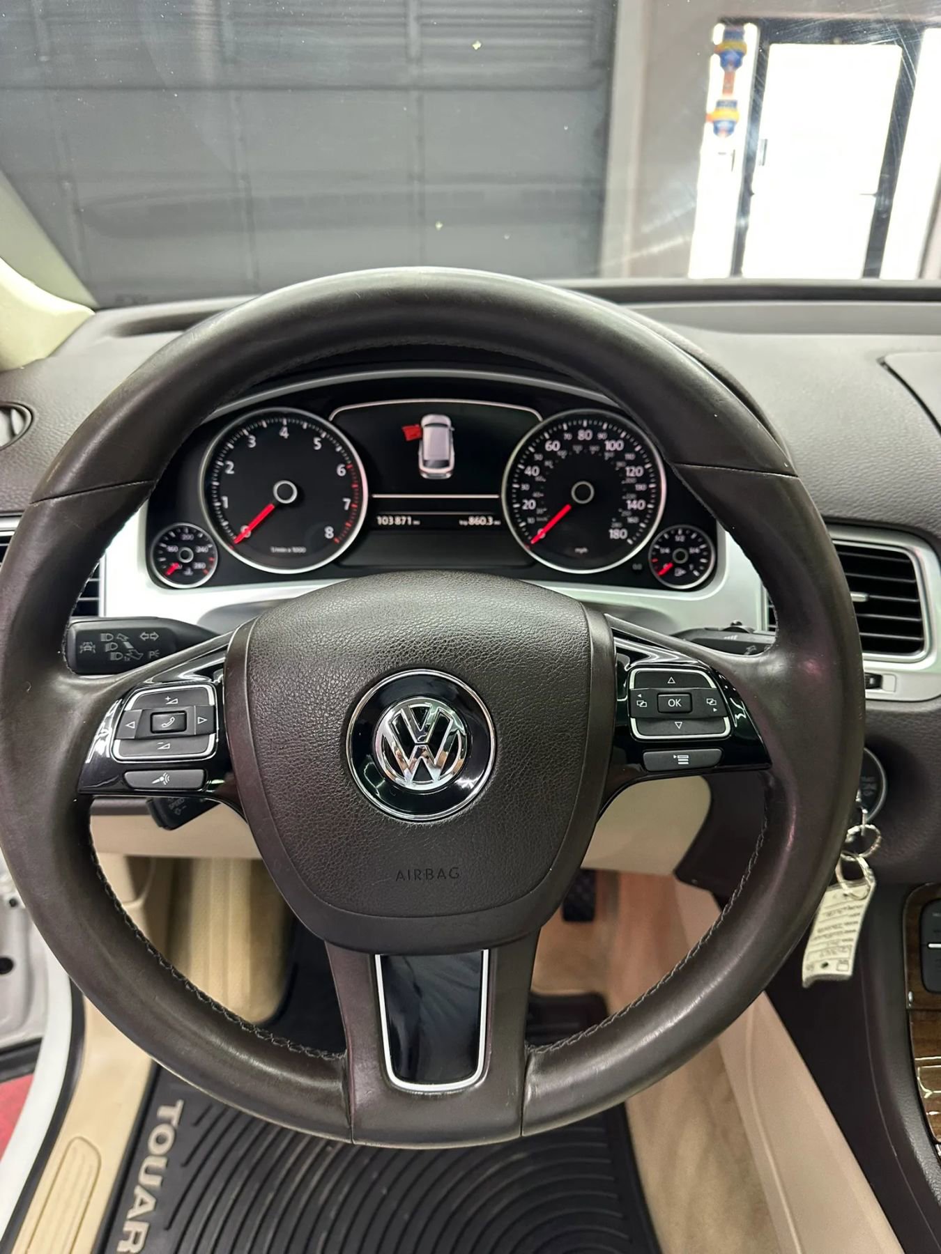 Used 2015 Volkswagen Touareg VR6 image 10