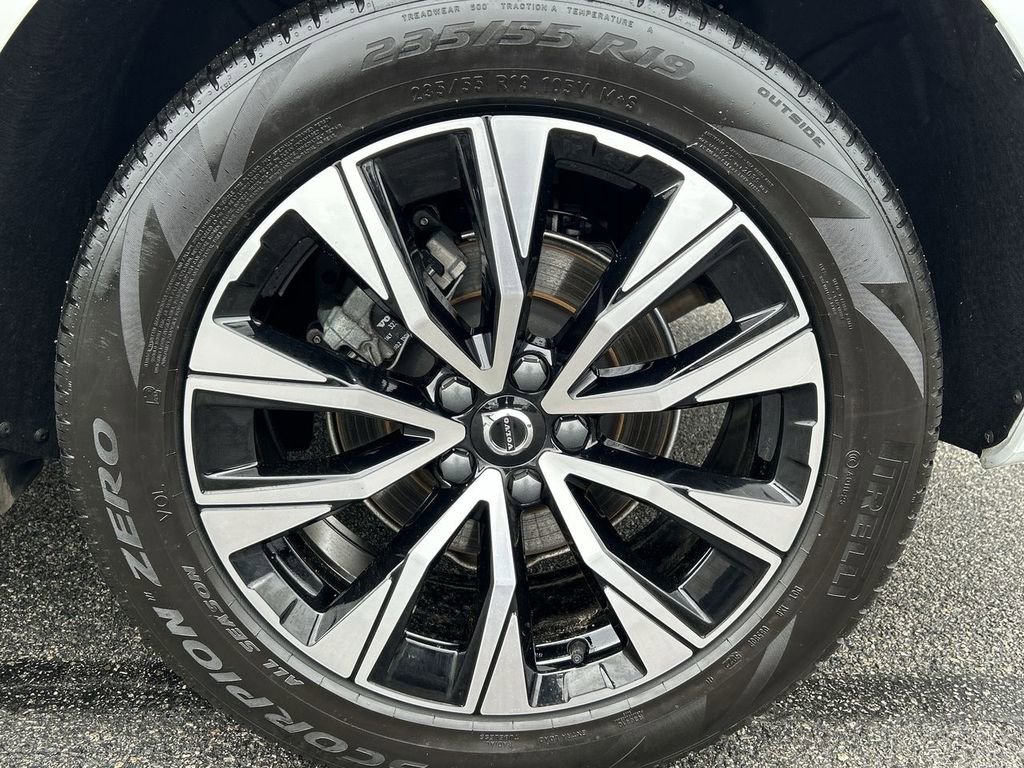 Certified 2023 Volvo XC60 B5 Plus w/ Climate Package image 11
