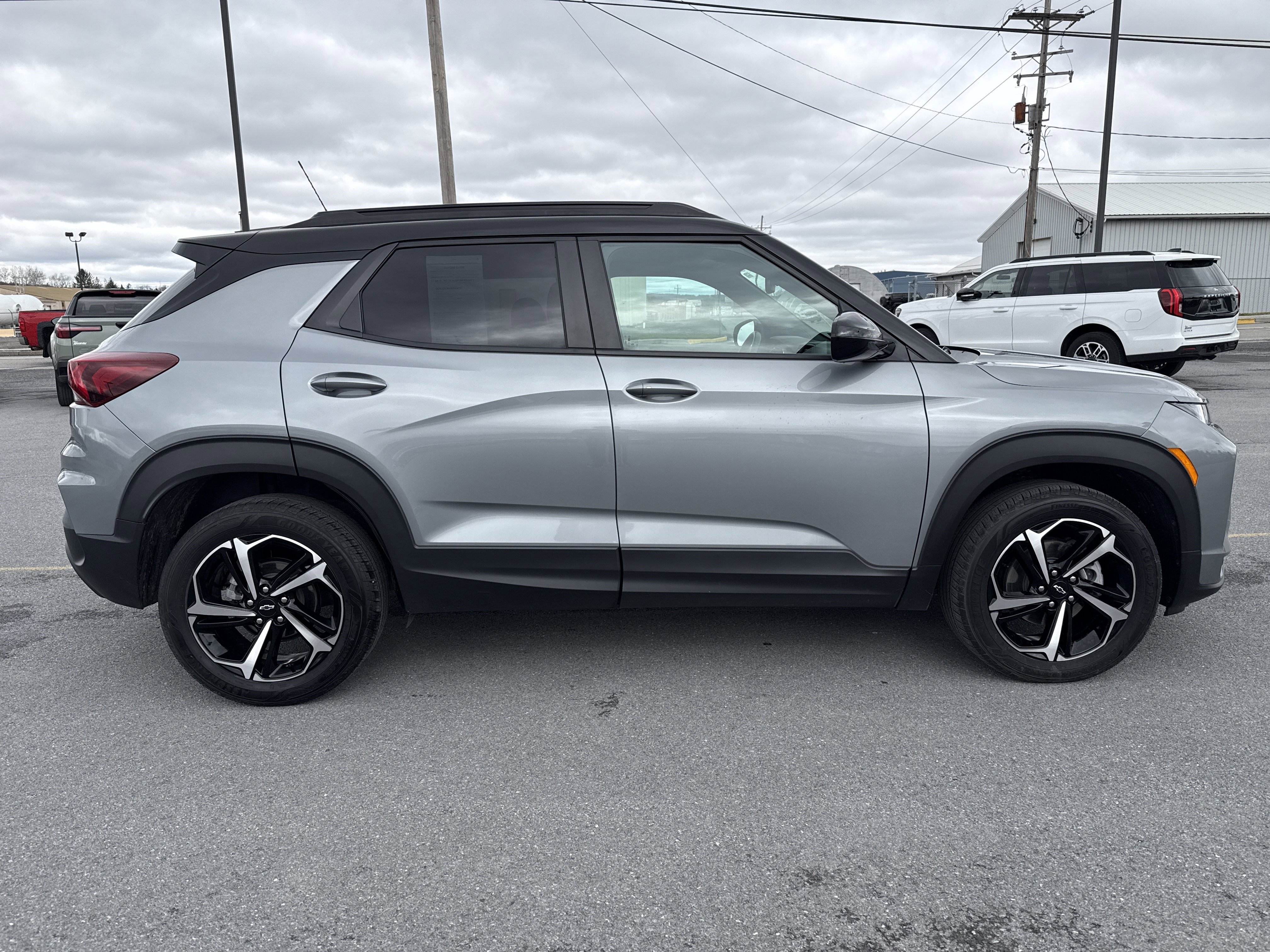Used 2023 Chevrolet TrailBlazer RS w/ Convenience Package image 2