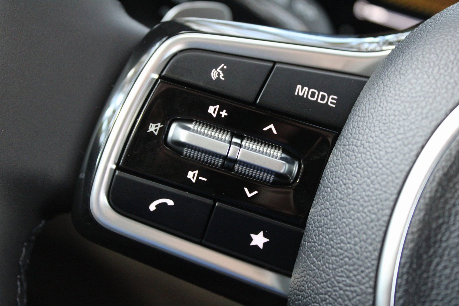 New 2026 Kia Carnival EX image 32