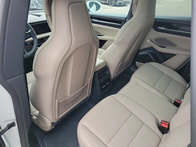 Certified 2025 Porsche Macan Electric image 20