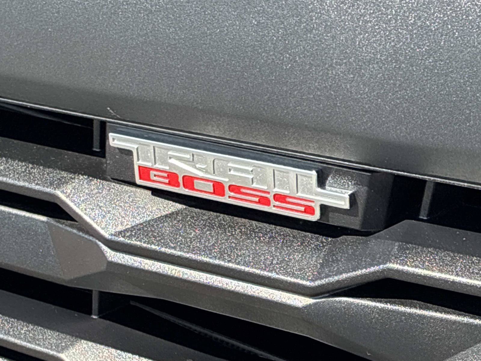 Used 2025 Chevrolet Colorado Trail Boss AWD/4WD image 17