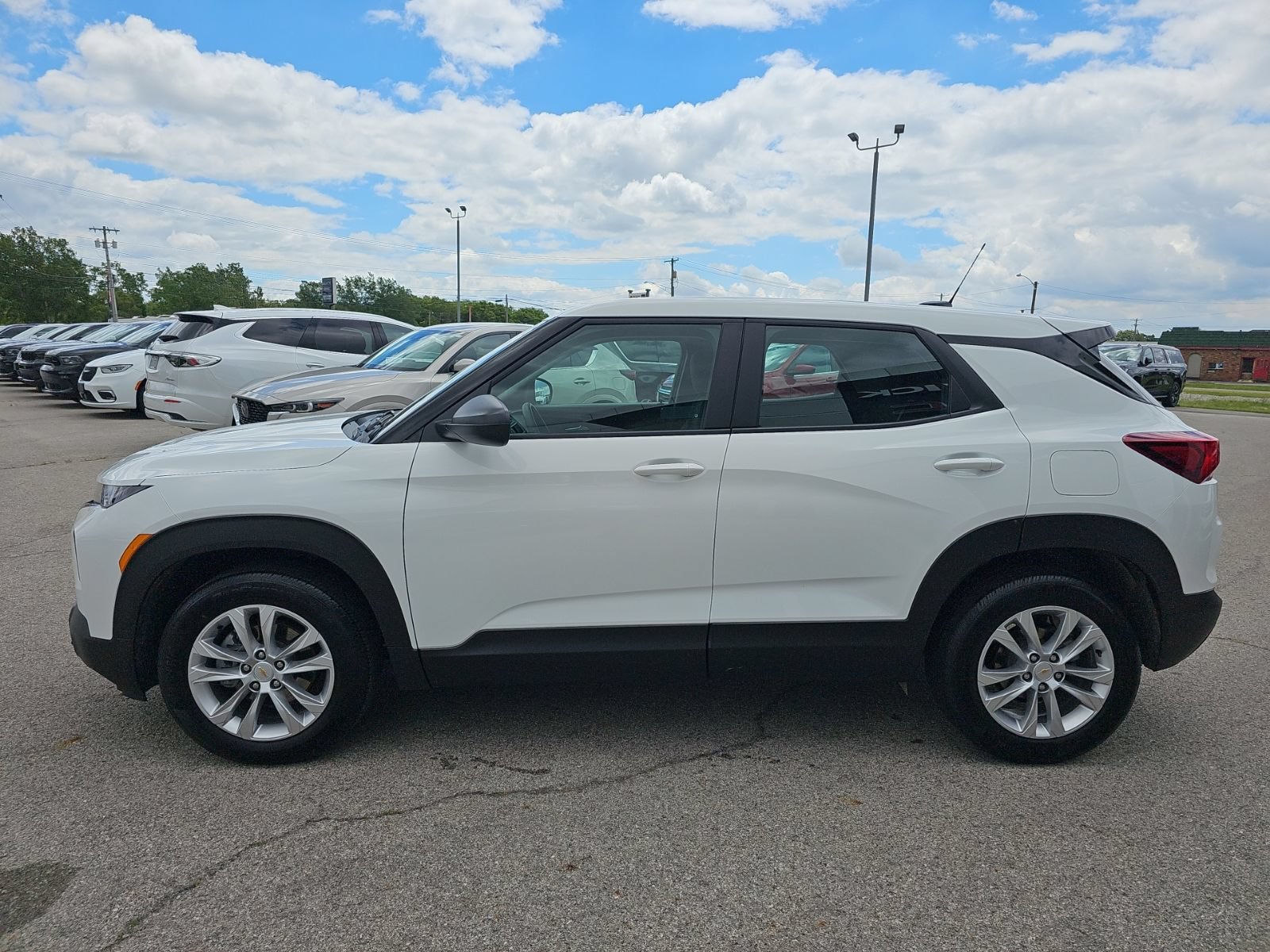 Used 2023 Chevrolet TrailBlazer LS FWD image 4