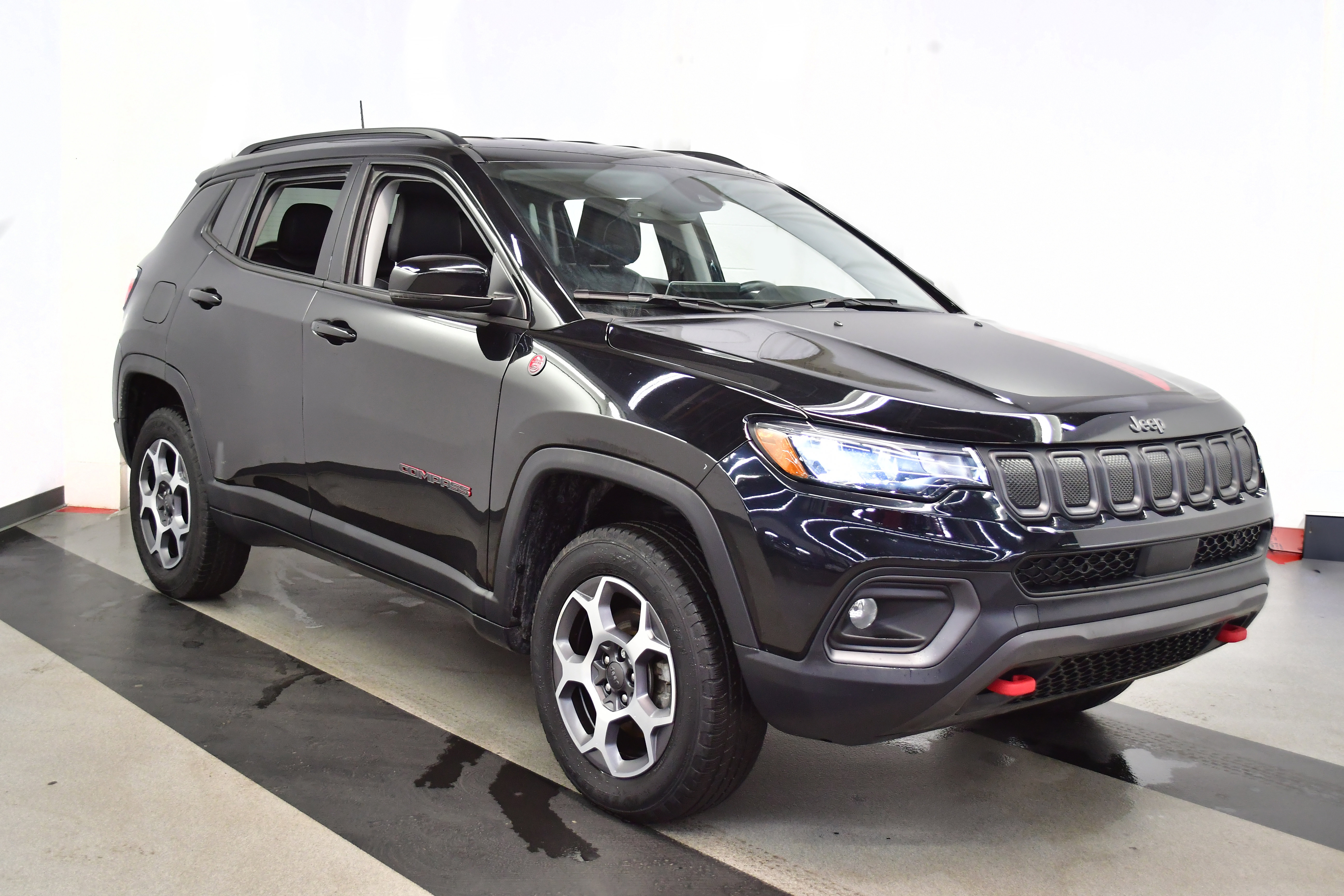 Used 2022 Jeep Compass Trailhawk w/ Trailhawk Convenience Group image 2